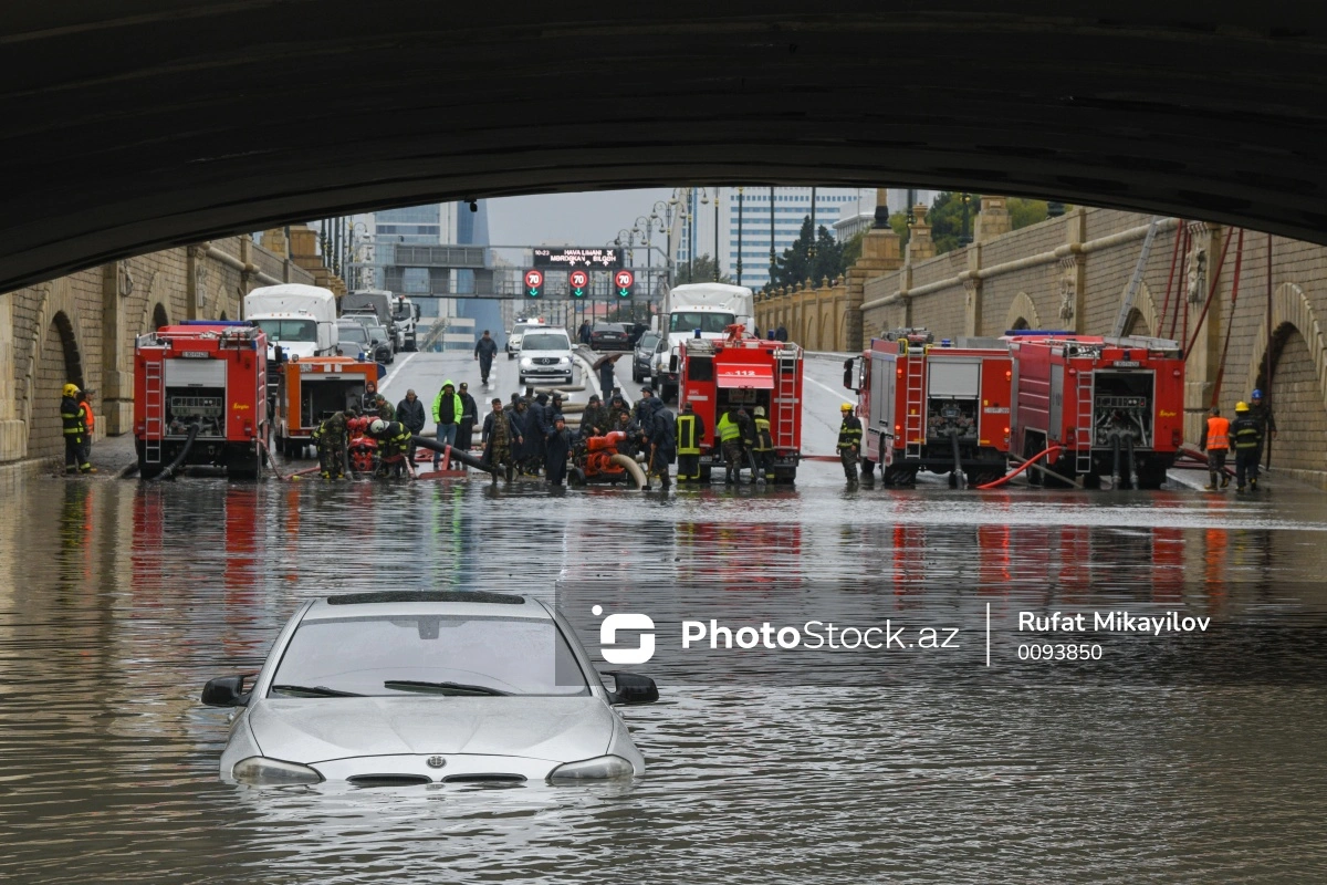 В Баку после ливня затопило тоннель под Багировским мостом