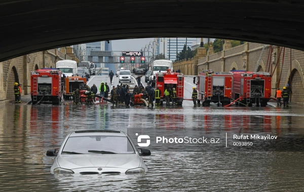 В Баку после ливня затопило тоннель под Багировским мостом