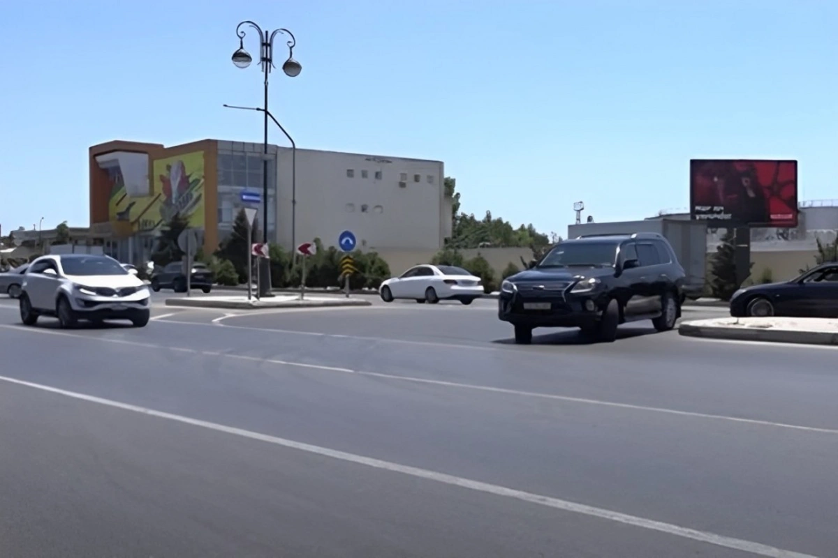 Bakıda yol nişanları arasındakı ziddiyyət qarışıqlıq YARATDI