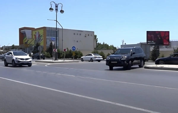 Bakıda yol nişanları arasındakı ziddiyyət qarışıqlıq YARATDI