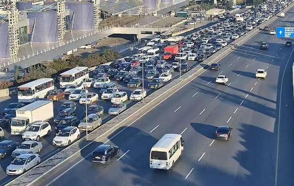 Bakıda 15 istiqamət üzrə avtomobillərin sıxlığı müşahidə olunur - SİYAHI