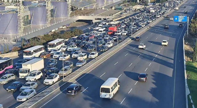 Bakıda 15 istiqamət üzrə avtomobillərin sıxlığı müşahidə olunur - SİYAHI