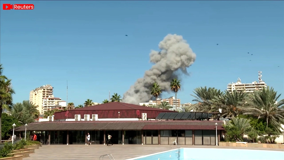 İsrail ordusu Livanın liman şəhərini ağır bombardmana məruz qoyub