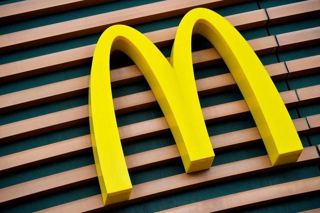 Против McDonald's подали первый иск после массового отравления