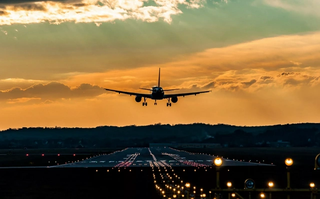 İran üzərində hava məkanı bağlandı, bir sıra təyyarələr Bakı aeroportuna endi