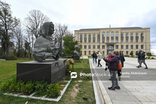 Группа зарубежных путешественников прибыла в Шушу