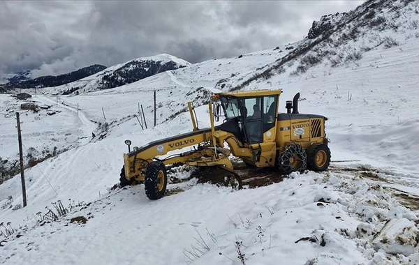 Trabzon'un yüksek kesimlerinde karla mücadele çalışmaları devam ediyor