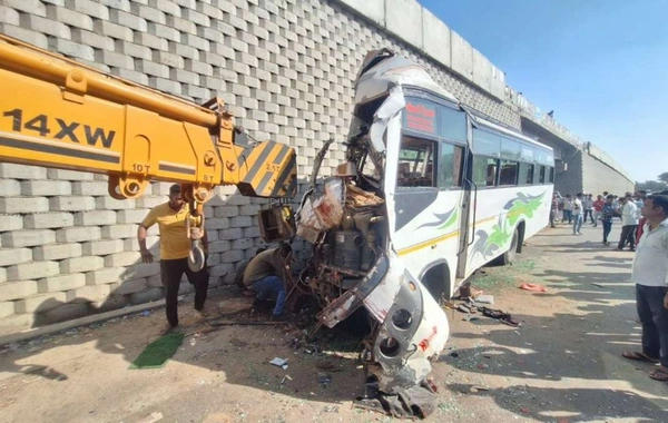 Hindistanda ağır avtobus qəzası: 12 nəfər ölüb, onlarla insan xəsarət alıb