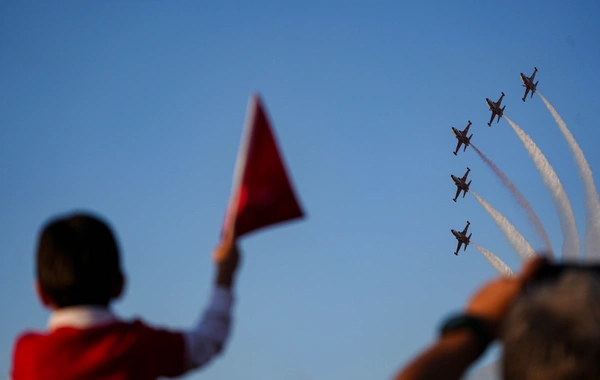 Cumhuriyet coşkusu gökyüzünde: Türk Yıldızları İzmir'i büyüledi