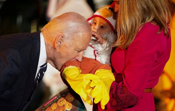 Joe Biden Beyaz Saray'da çocukları ısırdı