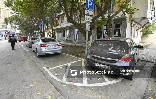 Тротуары в Баку превращаются в платные парковки?