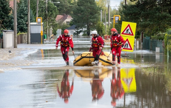 İspaniyada daşqın nəticəsində ölənlərin sayı 150-ni ötdü: Onlarla yol hələ də bağlıdır