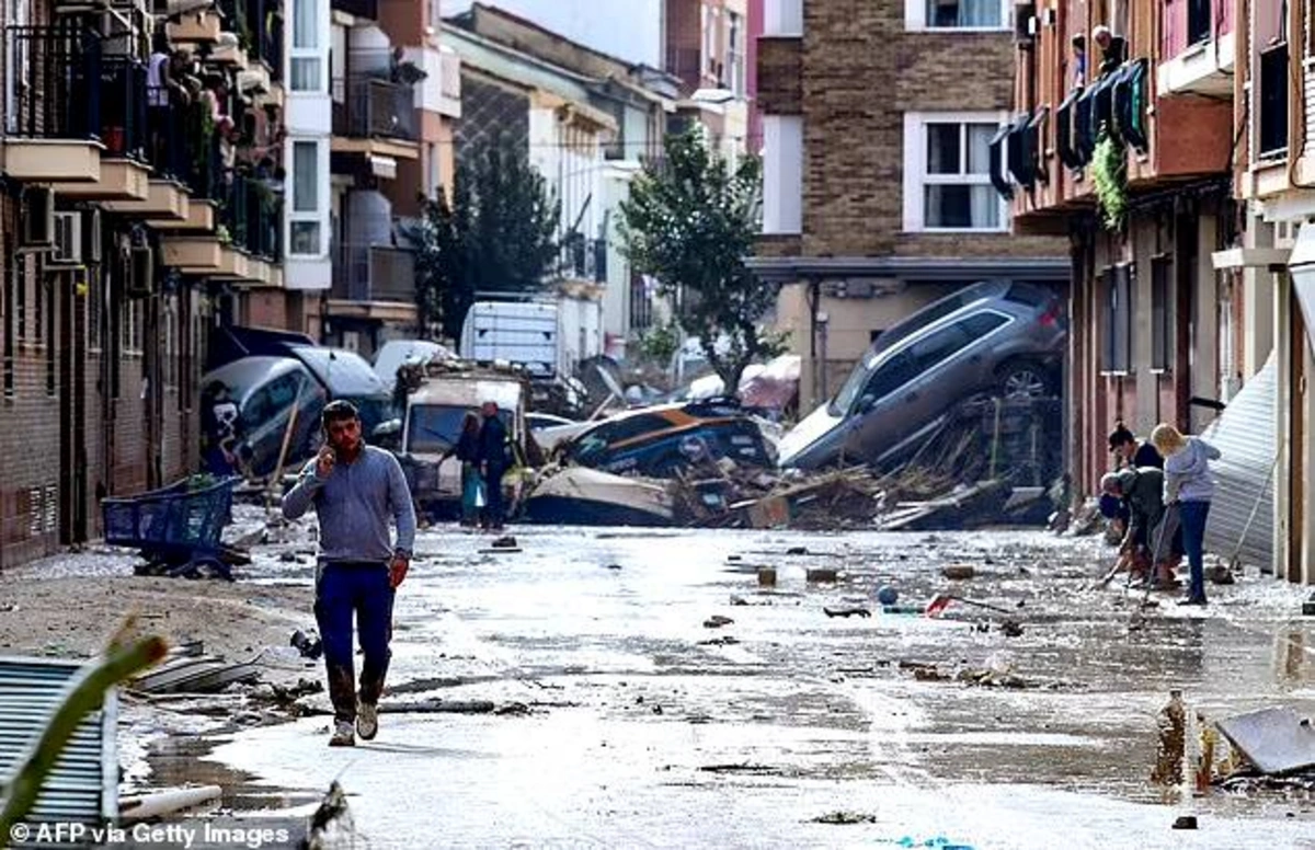 İspanya'da sel felaketi: Valencia sular altında kaldı