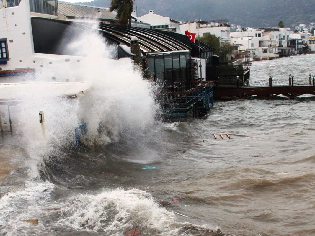 Meteoroloji'den kritik uyarı: Marmara ve Ege'de şiddetli fırtına alarmı