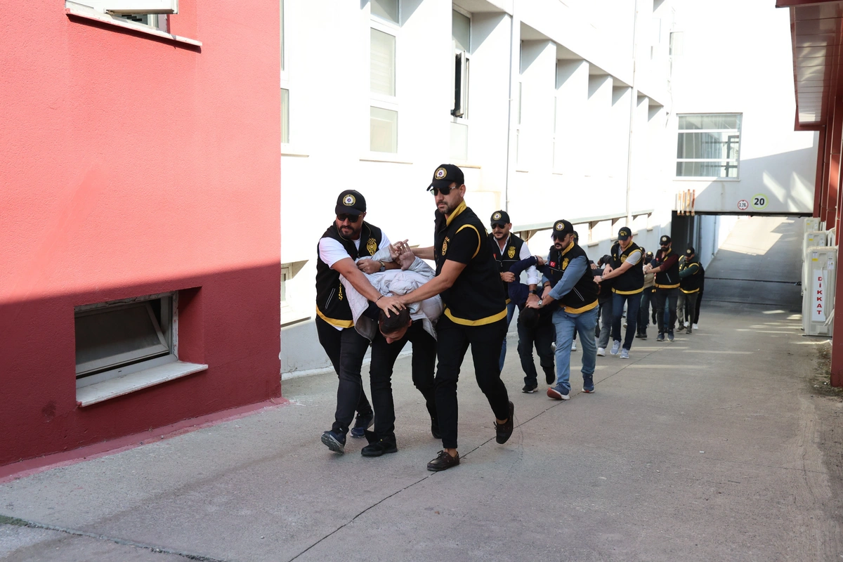 Adana'da inşaat firmasına şok haraç saldırısı: Uzun namlulu silahlarla defalarca ateş ettiler