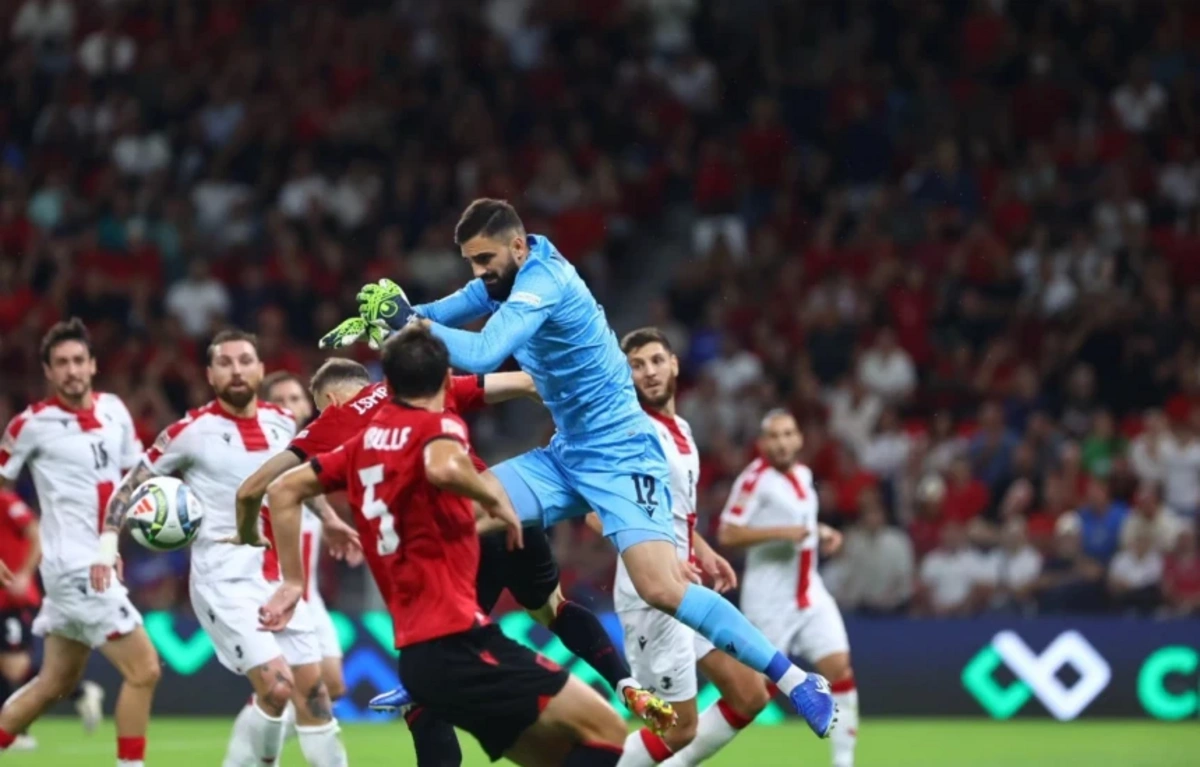 UEFA Gürcüstan Futbol Federasiyasını cərimələdi