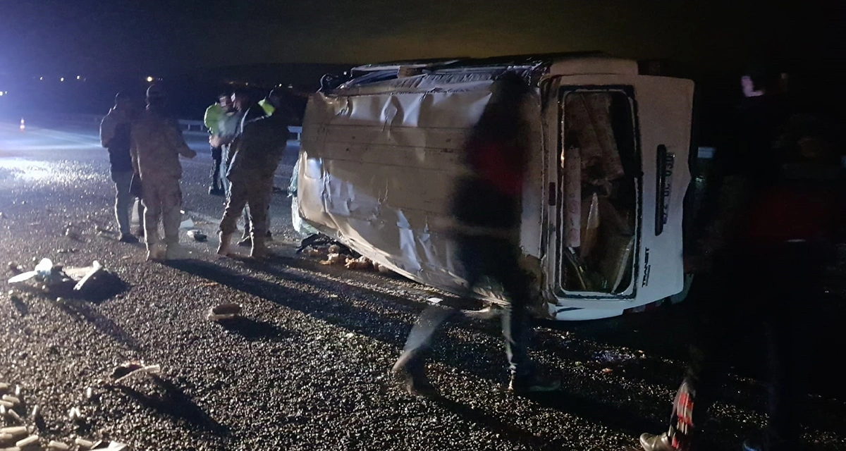 Van'da minibüs takla attı: Yaralılar hastaneye kaldırıldı