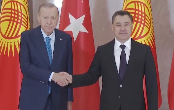 Türkiye Cumhurbaşkanı Erdoğan Kırgızistan'da resmi törenle karşılandı