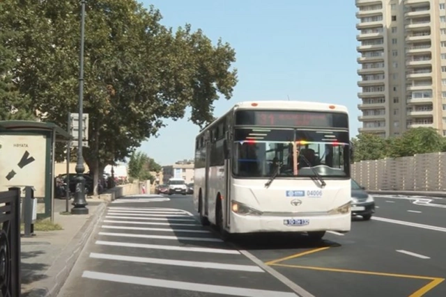 Piyadaları təhlükəyə atan nişan: Avtobuslar niyə yolun ortasında dayanır?