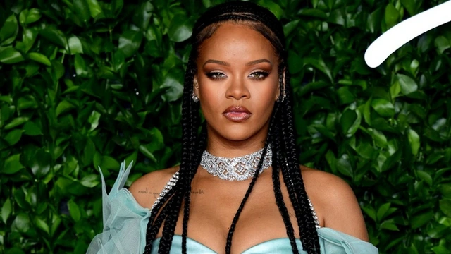 Rihanna: "Mən səs verə bilmirəm, siz verin"