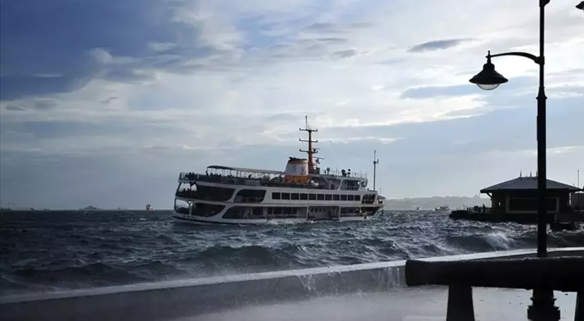 İstanbul'da vapur seferlerine fırtına engeli