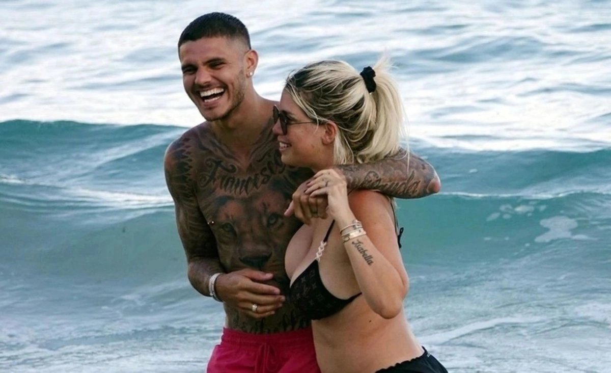 Icardi'ye bir şok daha: Wanda Nara canlı yayında sevgilisiyle öpüştü