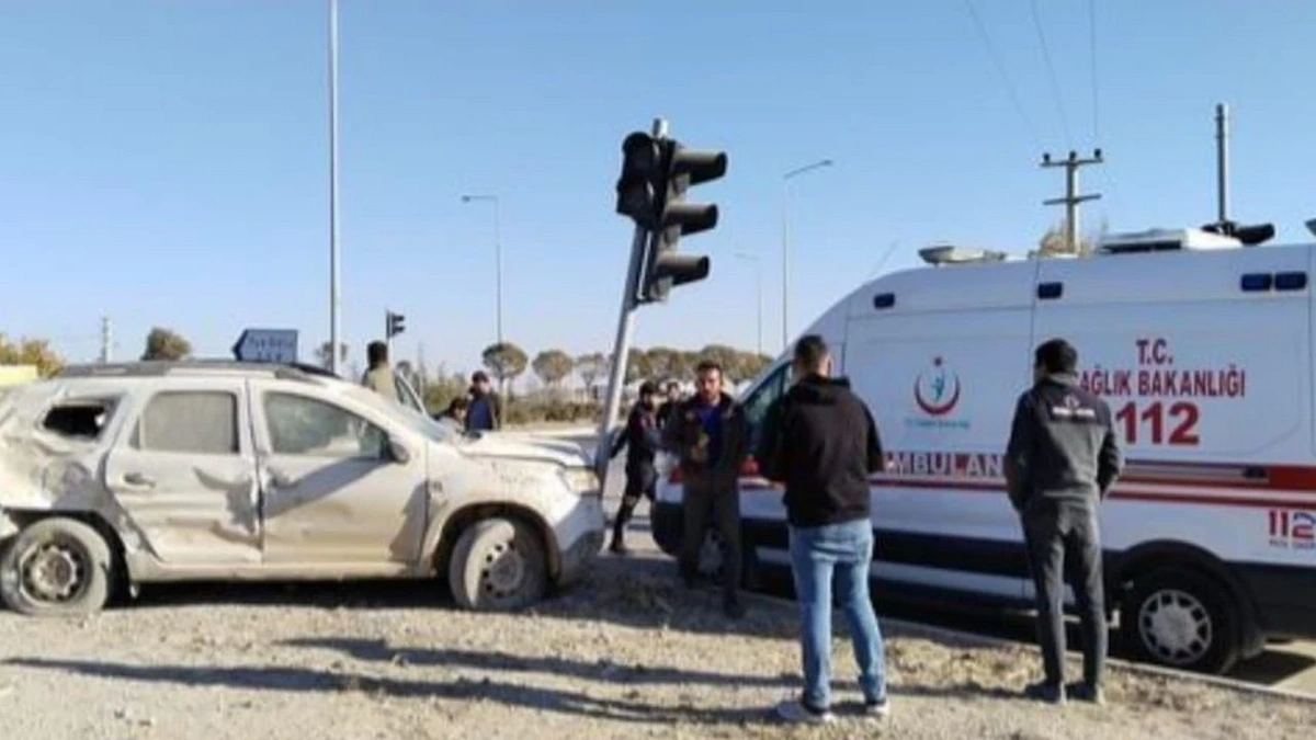 Aksaray'da feci kaza: Tır ile otomobil çarpıştı