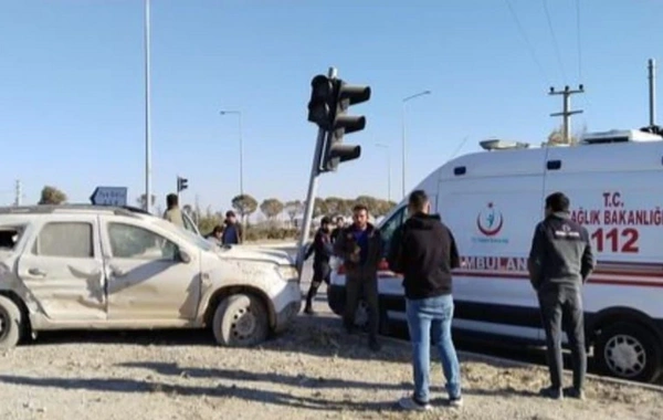 Aksaray'da feci kaza: Tır ile otomobil çarpıştı