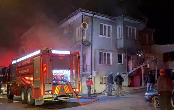 Bolu'da korkunç yangın: 3 katlı ev kullanılamaz hale geldi