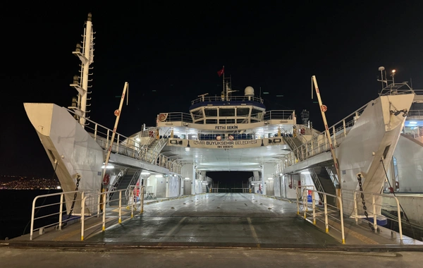 İzmir'de korku dolu anlar: Feribot iskeleye çarptı