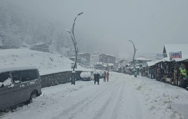 Ayder Yaylası'nda kar kalınlığı 20 santimetreye ulaştı