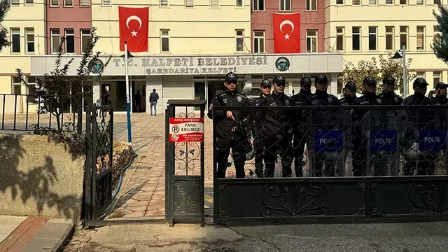 Halfeti belediyesi'ne yapılan görevlendirme sonrası gerginlik: 16 gözaltı