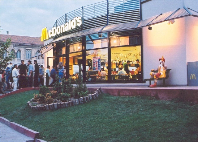 "McDonald's" Azərbaycanda 25 illik yubileyini qeyd edir: Fəvvarələr meydanından yeni üfüqlərədək