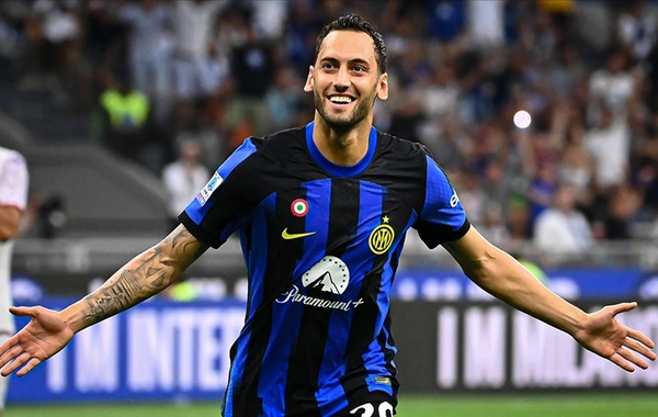 Hakan Çalhanoğlu "İnter"in əfsanə futbolçuları siyahısına əlavə ediləcək