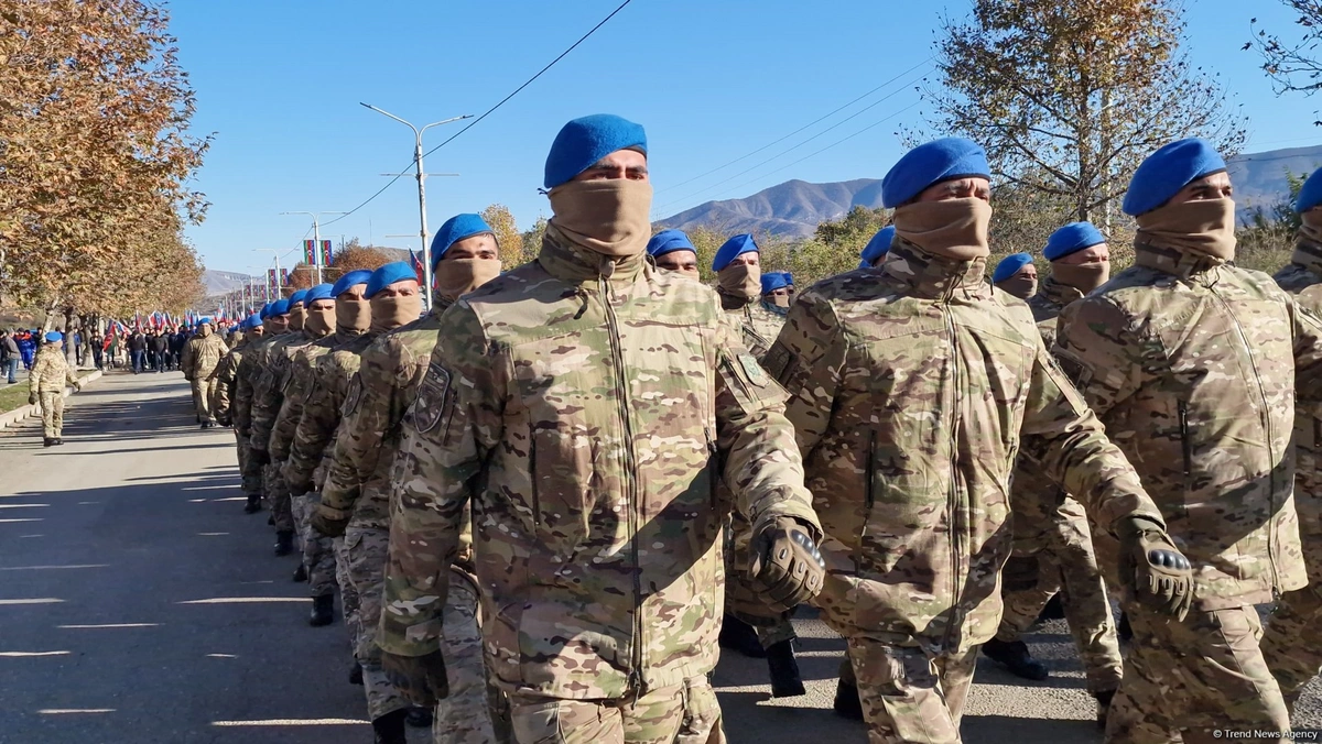 В Ханкенди проходит шествие по случаю Дня Победы