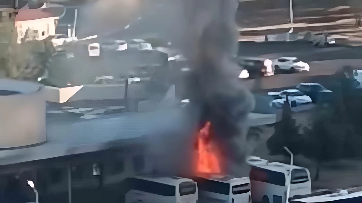 Diyarbakır'da korkunç otobüs yangını: Alevler gökyüzünü kapladı