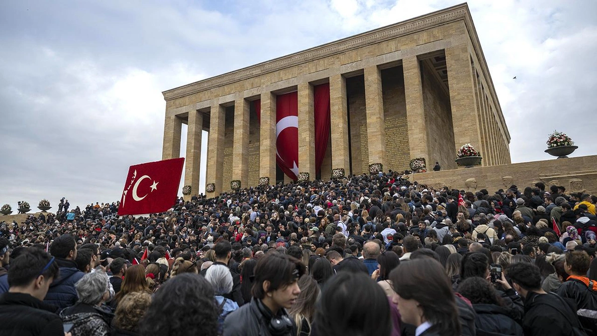 Atatürk'ün zamansız portresi: Ders kitaplarından Anıtkabir'e uzanan yolculuk