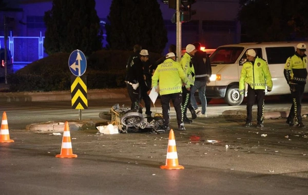 Kırmızı ışık ihlali ölüm getirdi: Motosiklet sürücüsü hayatını kaybetti