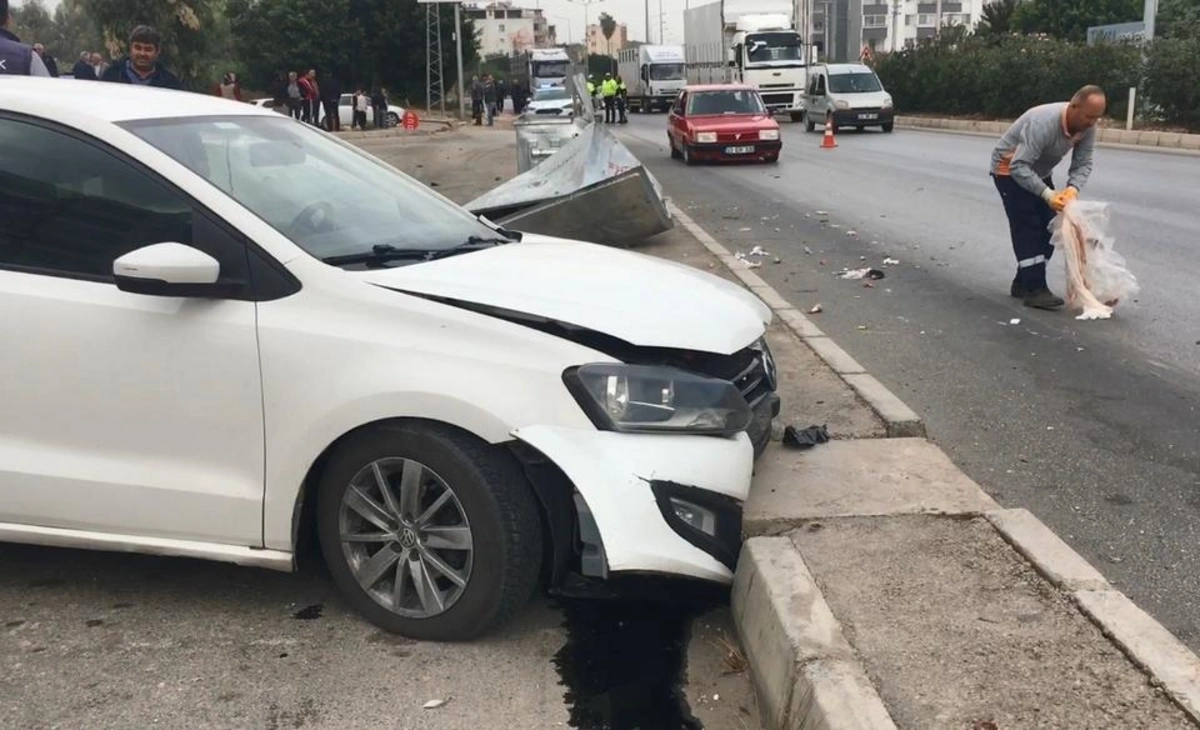 Mersin'de feci kaza: Savrulan otomobil yayaya çarptı, 1 ölü