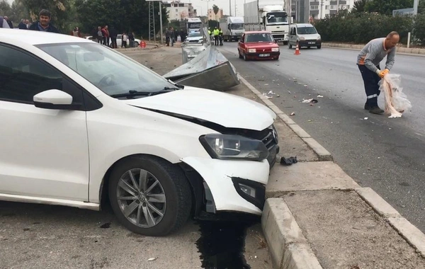 Mersin'de feci kaza: Savrulan otomobil yayaya çarptı, 1 ölü