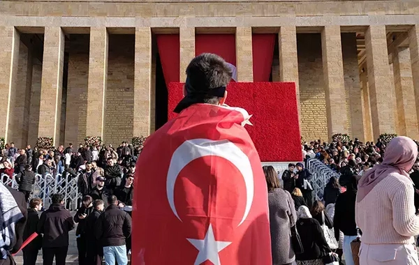 Anıtkabir'de ziyaretçi yoğunluğu: Yurdun dört bir yanından akın ettiler