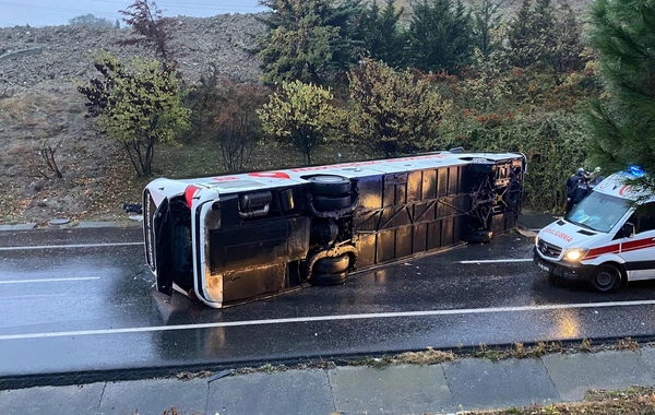 İstanbul Bayrampaşa'da bir yolcu otobüsü devrildi: 2 ölü, 15 yaralı