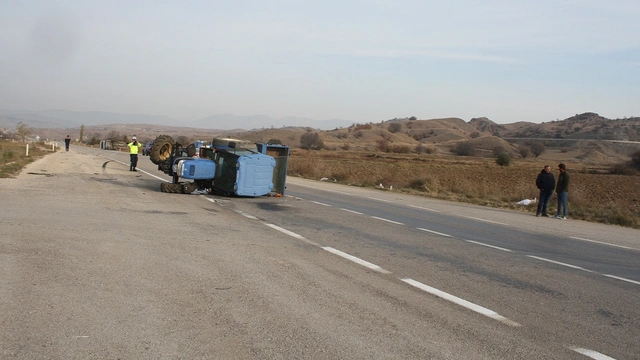 Çorum'da işçi servisi ile traktör çarpıştı: 16 kişi yaralandı