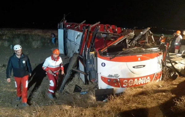 İran'da hacıları taşıyan otobüs devrildi: Çok sayıda ölü ve yaralı var