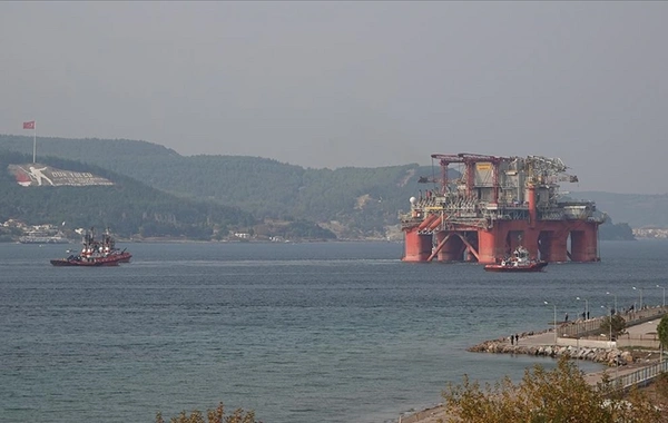 Çanakkale Boğazı, petrol platformu geçişi için tek yönlü trafiğe kapandı