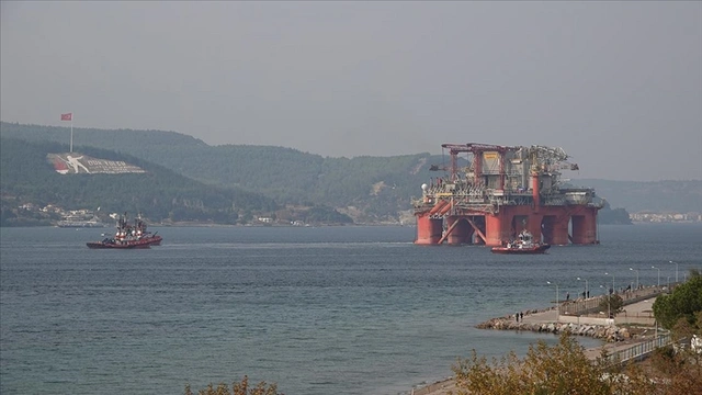 Çanakkale Boğazı, petrol platformu geçişi için tek yönlü trafiğe kapandı