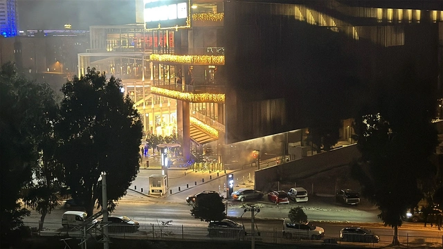 İzmir'in kalbinde yangın dehşeti: Ege Perla AVM alev alev