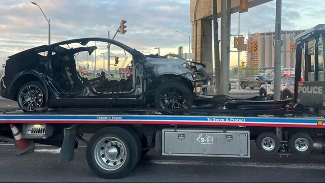 Tesla kazada kapılarını kilitledi: 4 kişi yanarak can Verdi