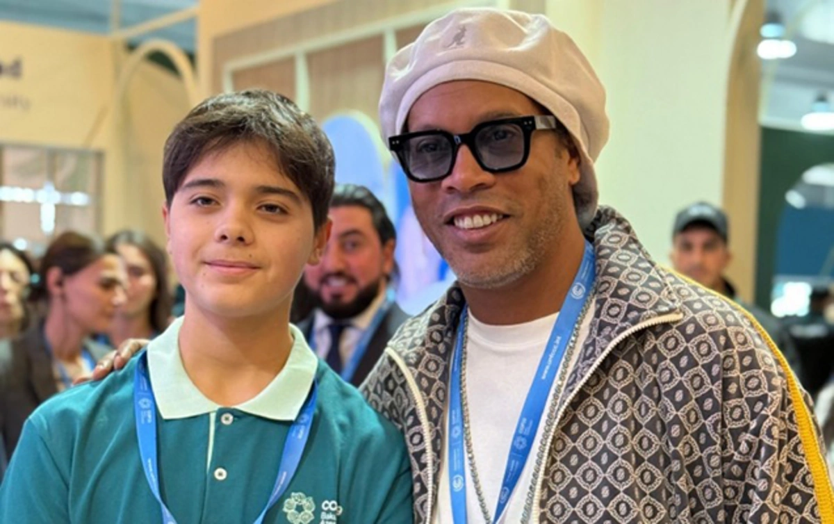 Azerbaycan Cumhurbaşkanı'nın torunu Ronaldinho ile fotoğrafını paylaştı