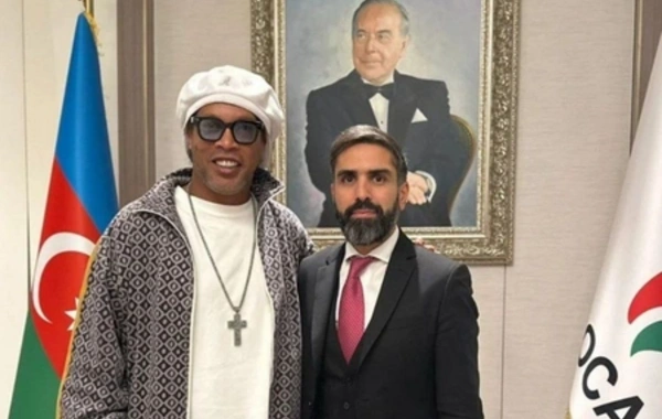 AFFA Başkanı Rövşen Necef, Ronaldinho ile görüştü